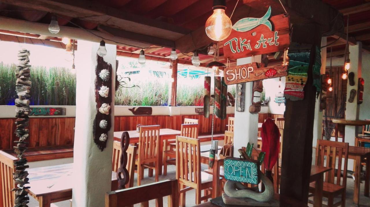 Tiki Lodge Bar & Restaurant Santa Catalina Exterior photo